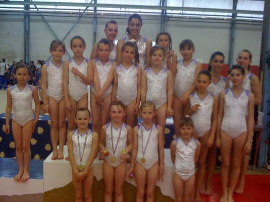 les équipes féminines poussines, mini gym BMC, benjamines et benjamines/minimes