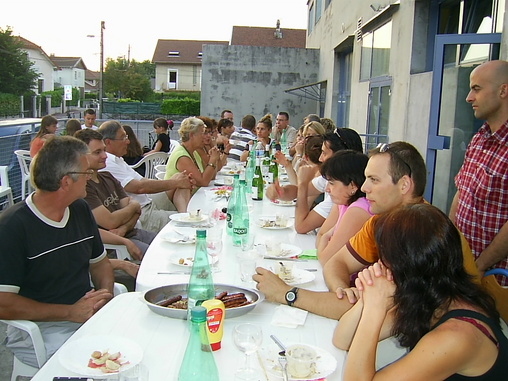 SYMPATHIQUE SOIREE AUTOUR D'UN BARBECUE! SYMPATHIQUE SOIREE AUTOUR D'UN BARBECUE!