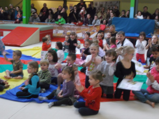 LE PERE NOEL en visite au Complexe gymnique!
