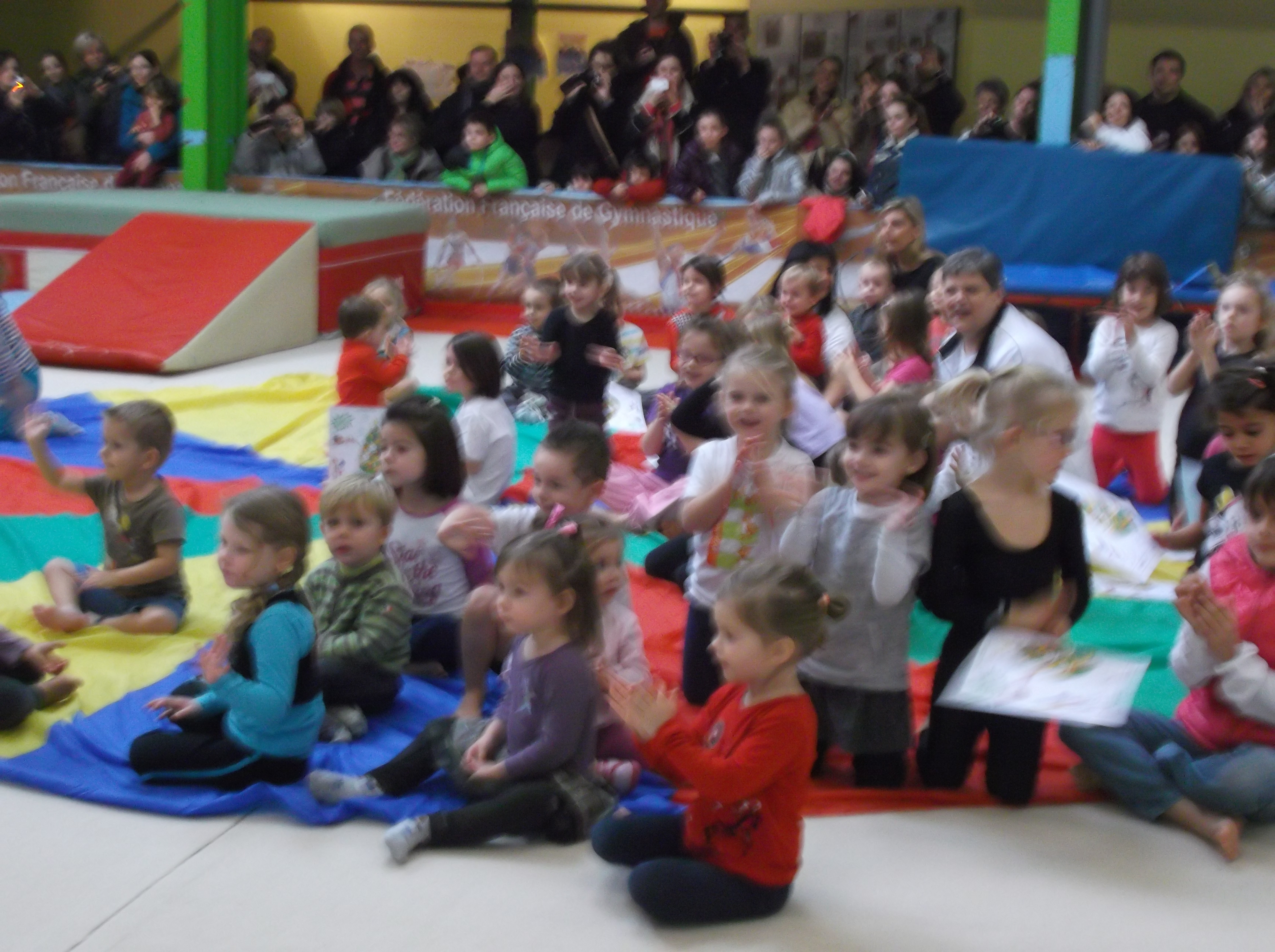 LE PERE NOEL en visite au Complexe gymnique!